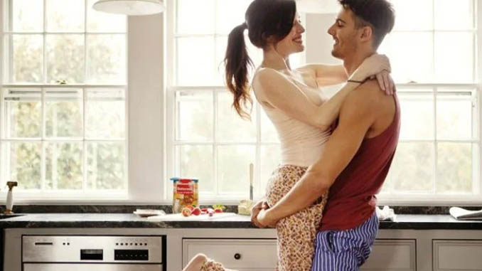 Sensasi Berhubungan Seks di Dapur