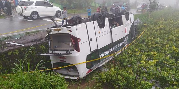 Kecelakaan Rombongan Bus Pendaki Merbabu Terguling di Magelang